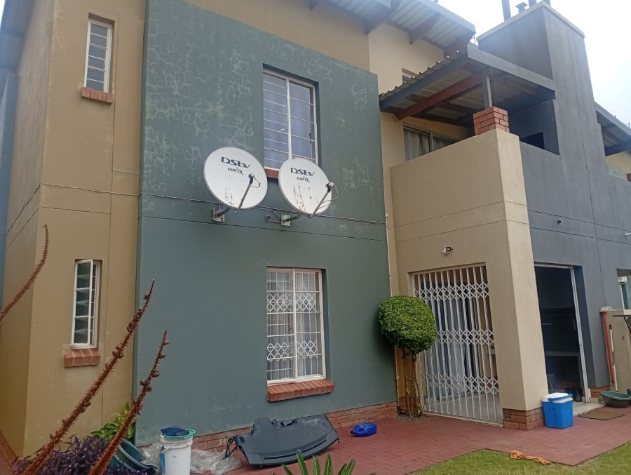 2 Bedroom Property for Sale in Waterval East North West
